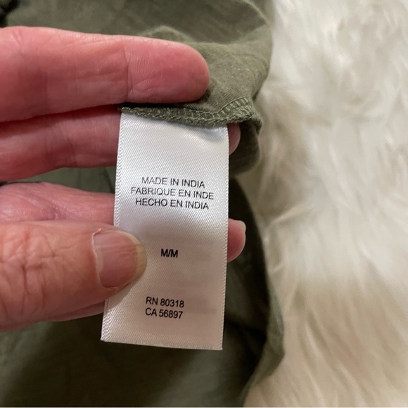 Lucky Brand top with flutter sleeves olive green medium - Picture 11 of 11